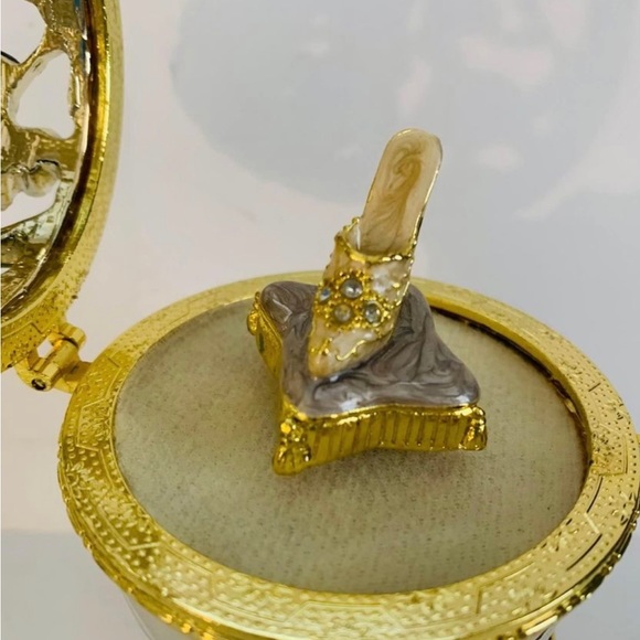 Musical Footed Fabergé style egg Box - Picture 5 of 5